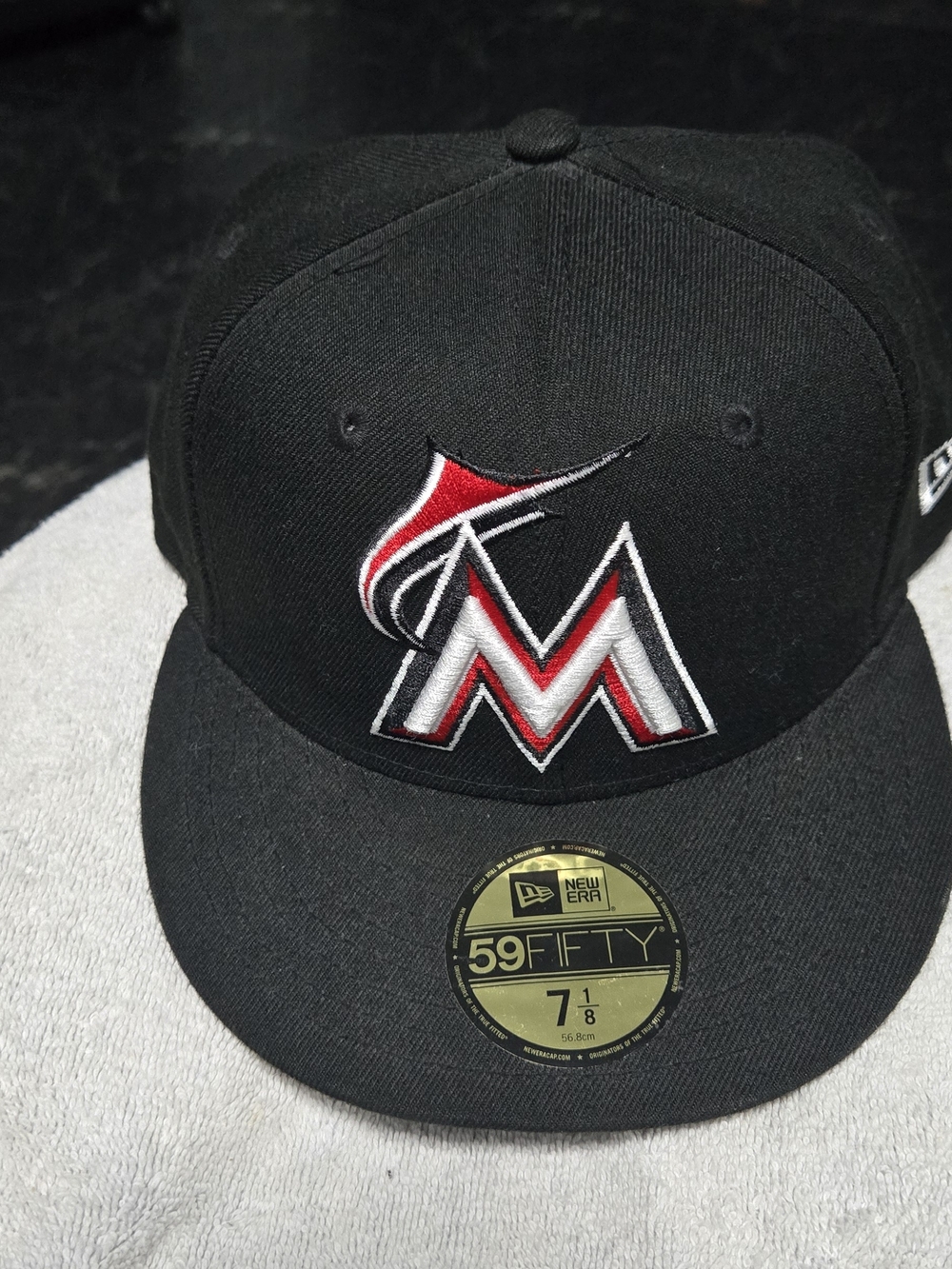 New Era Miami Marlins Black Cap with Red and White Logo